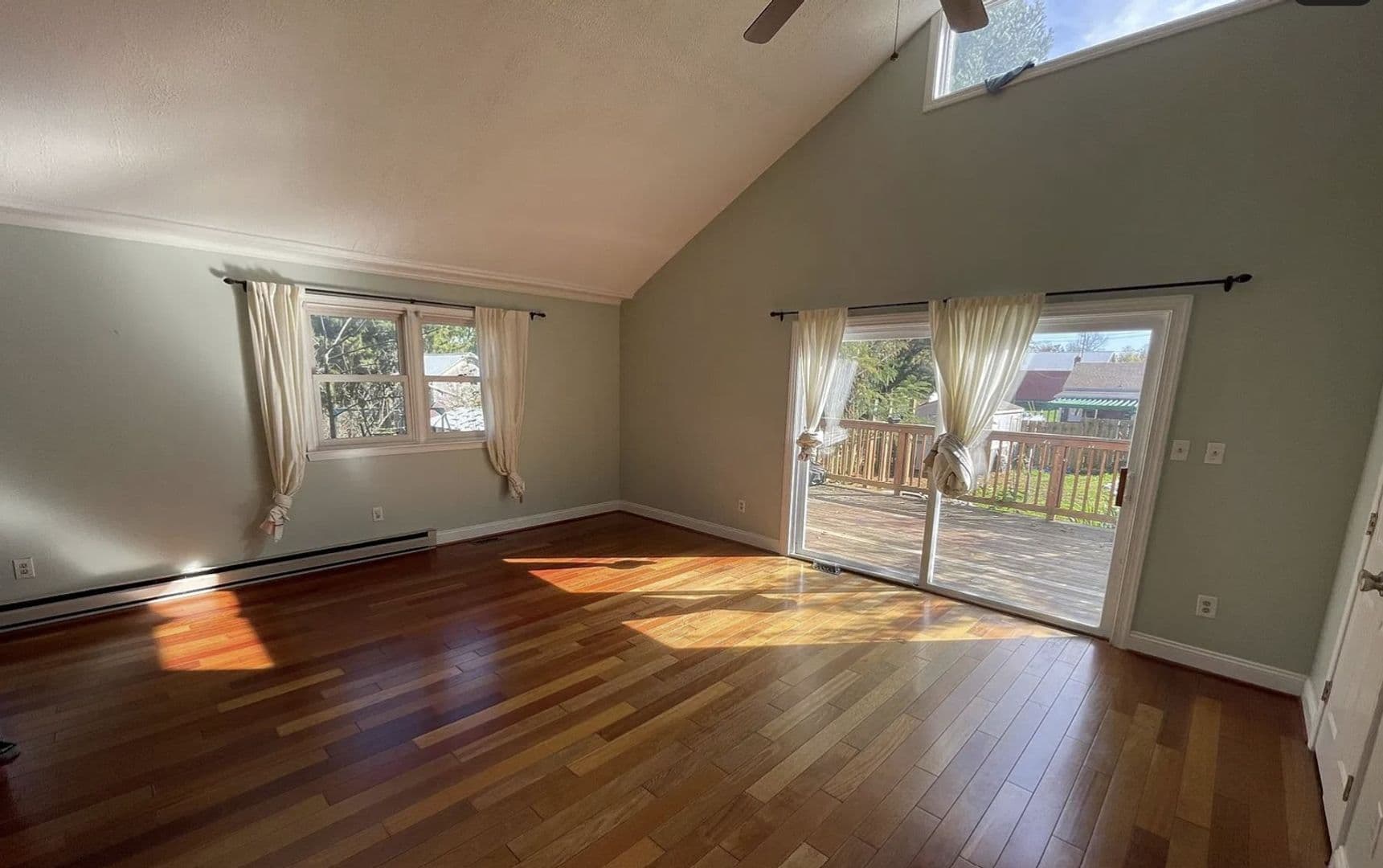 Walkersville House: 20 E George St