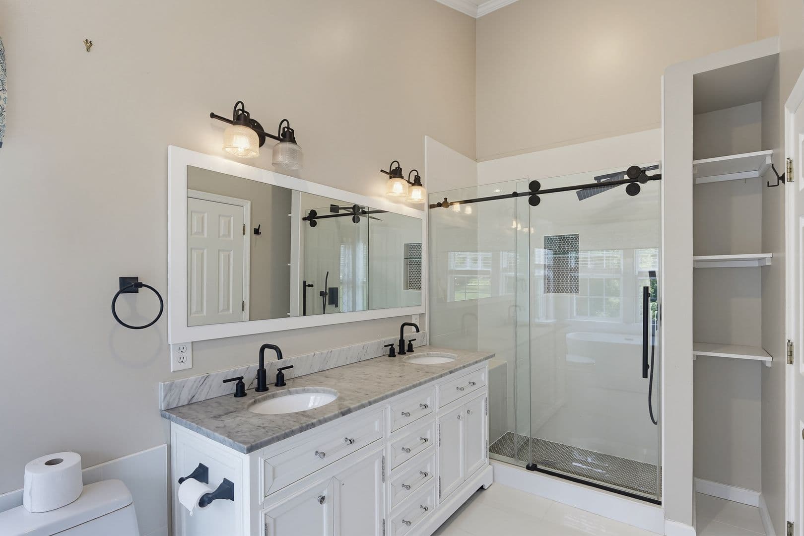 Clarksville House: 6505 Autumn Wind Cir