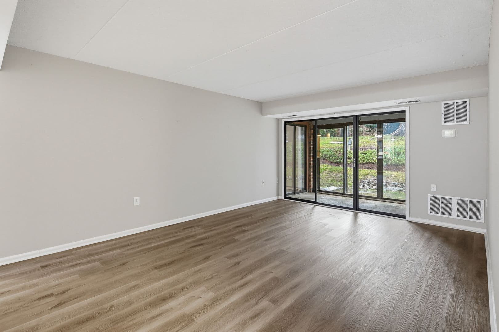 Columbia House: 5247 W Running Brook Apt 101