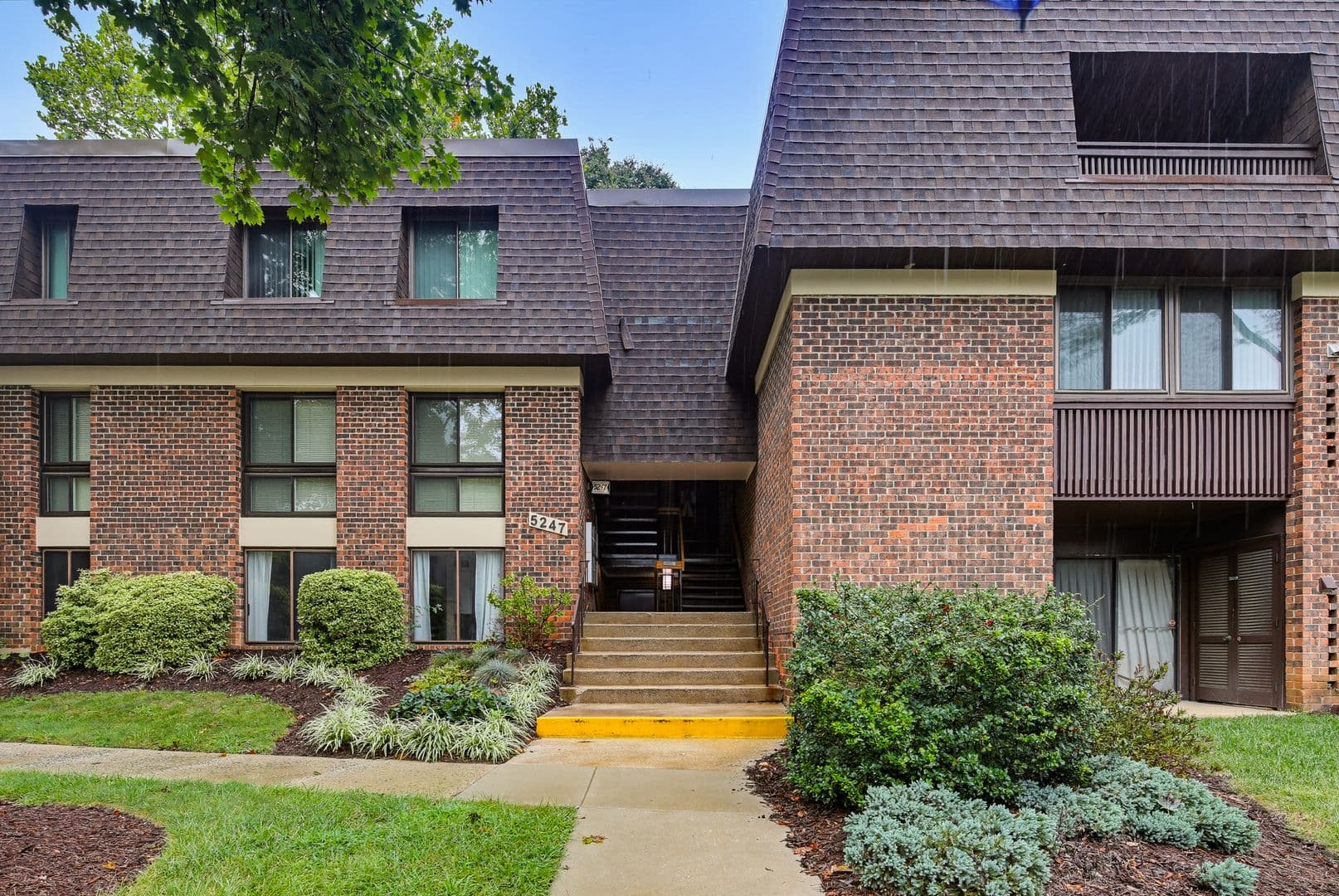 Columbia House: 5247 W Running Brook Apt 101