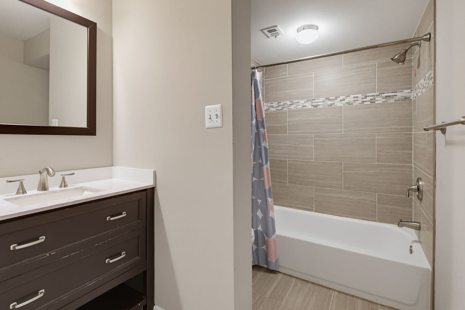 Columbia House: 5247 W Running Brook Apt 101