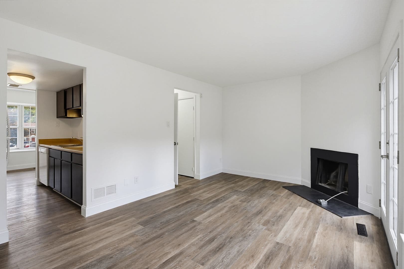 Columbia House: 8769 Hayshed Ln, Unit #3-3