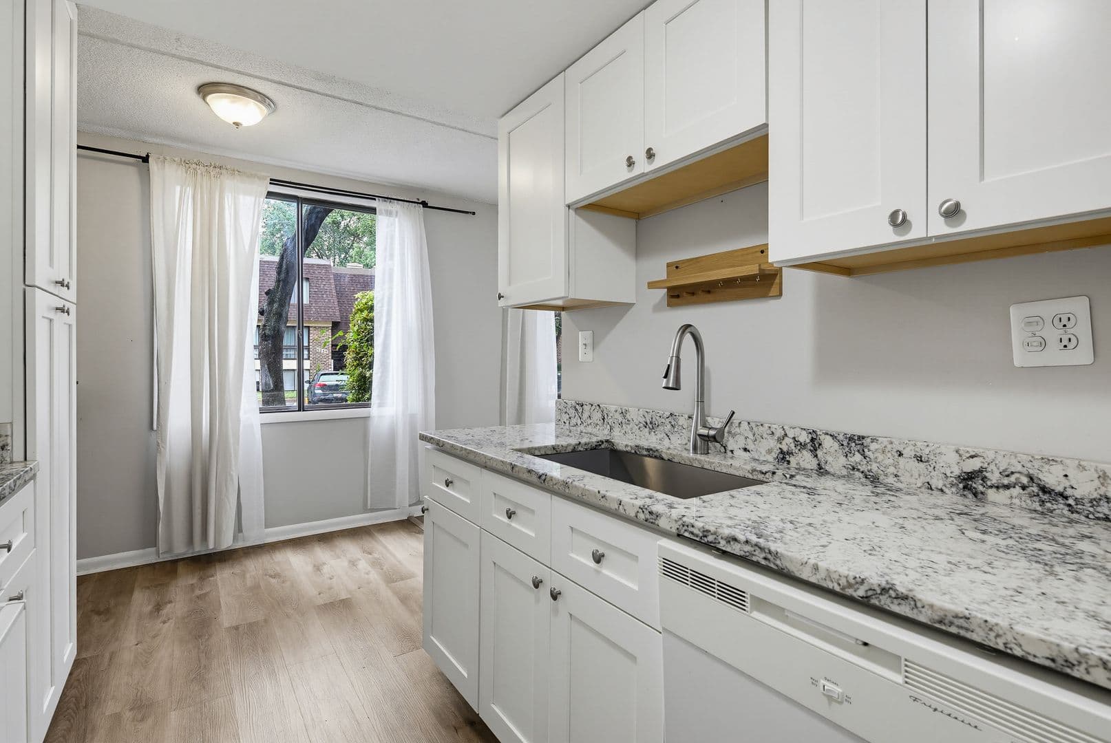 Columbia House: 5247 W Running Brook Apt 101