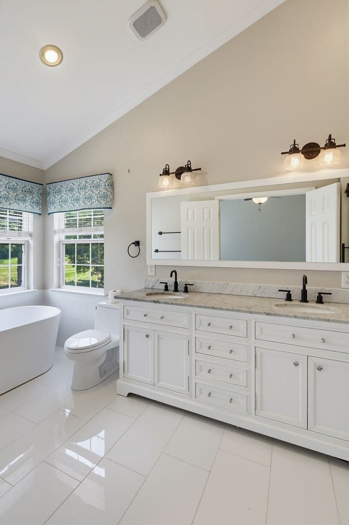 Clarksville House: 6505 Autumn Wind Cir