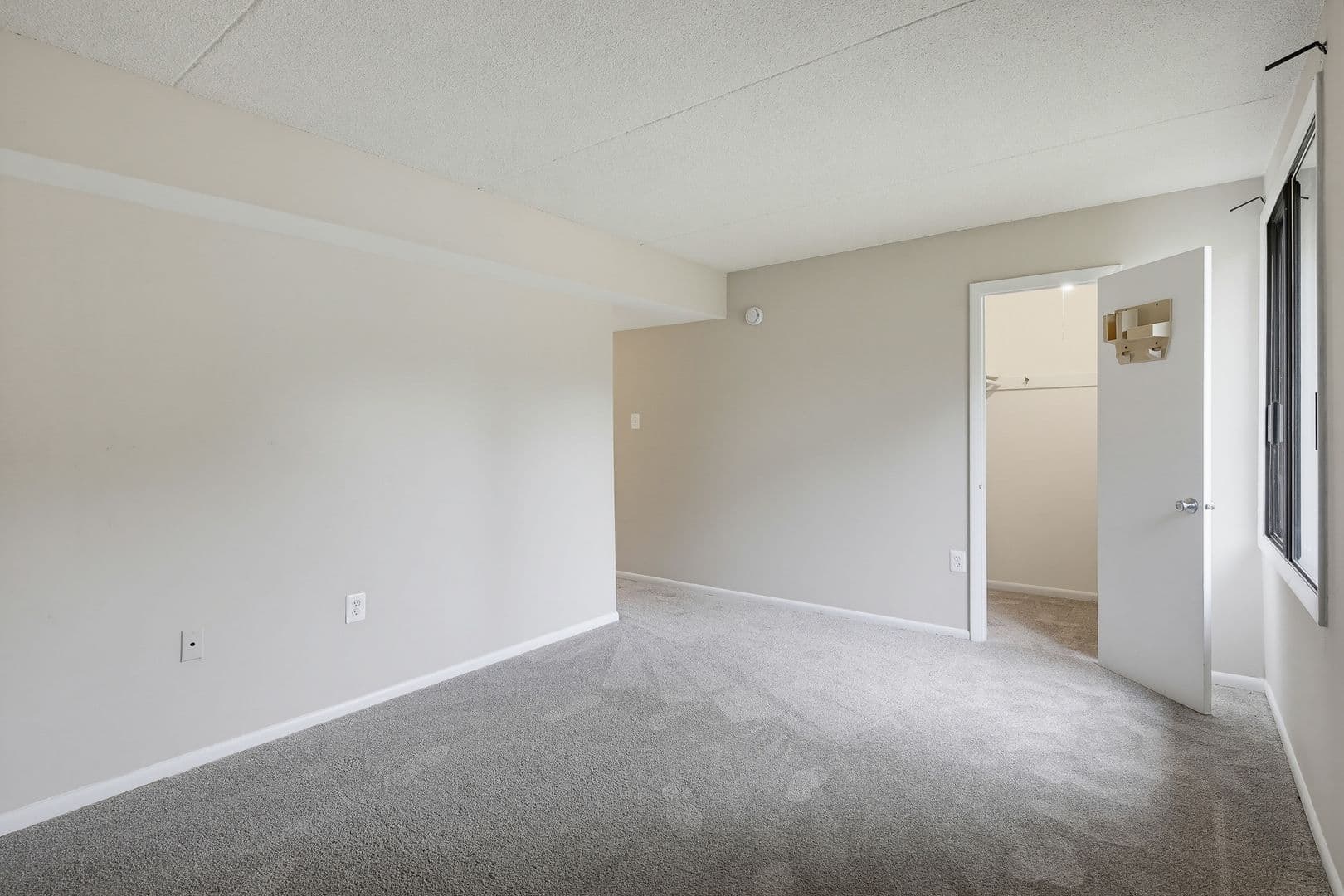 Columbia House: 5247 W Running Brook Apt 101