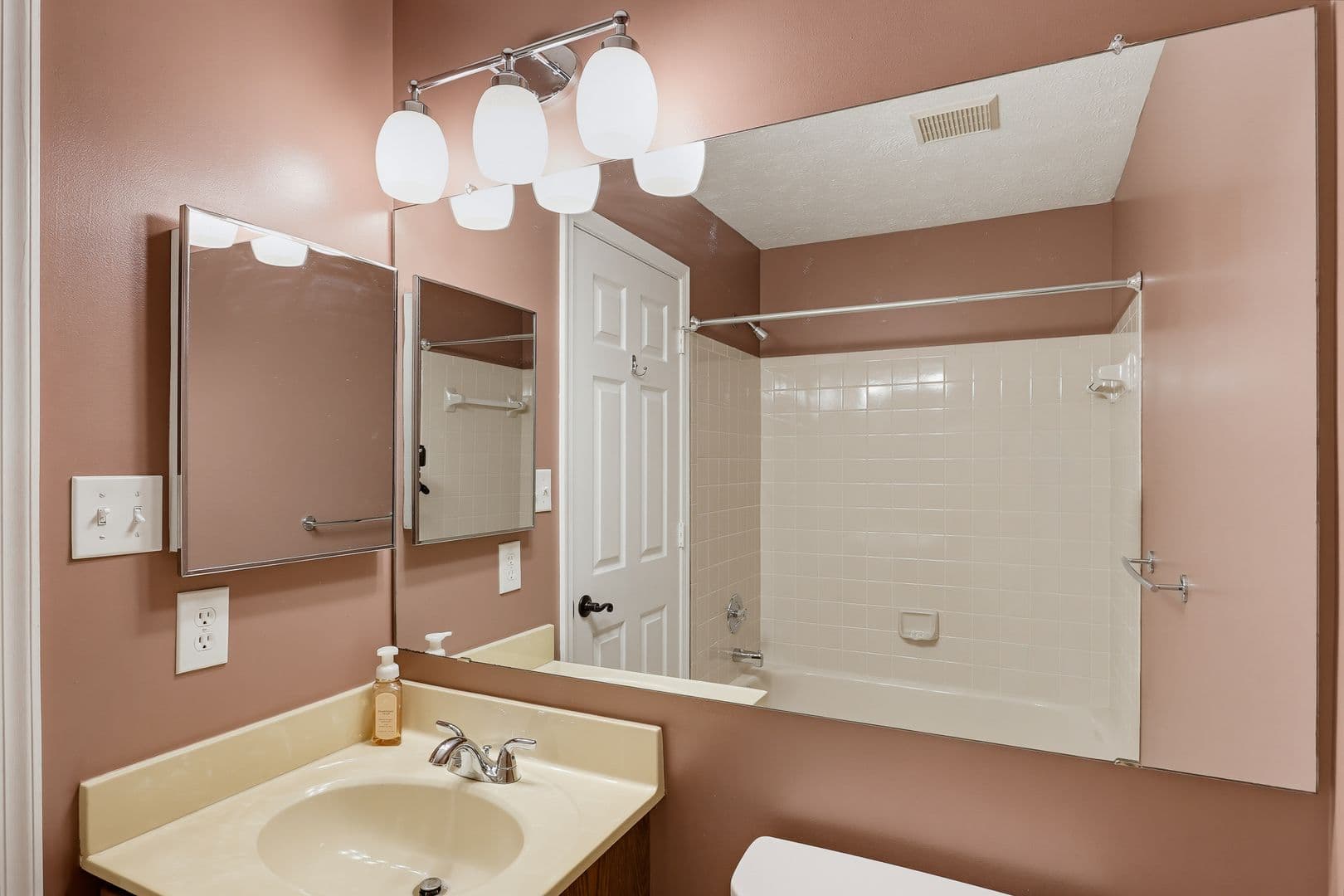 Frederick House: 2102 Whitehall Rd Unit #1C