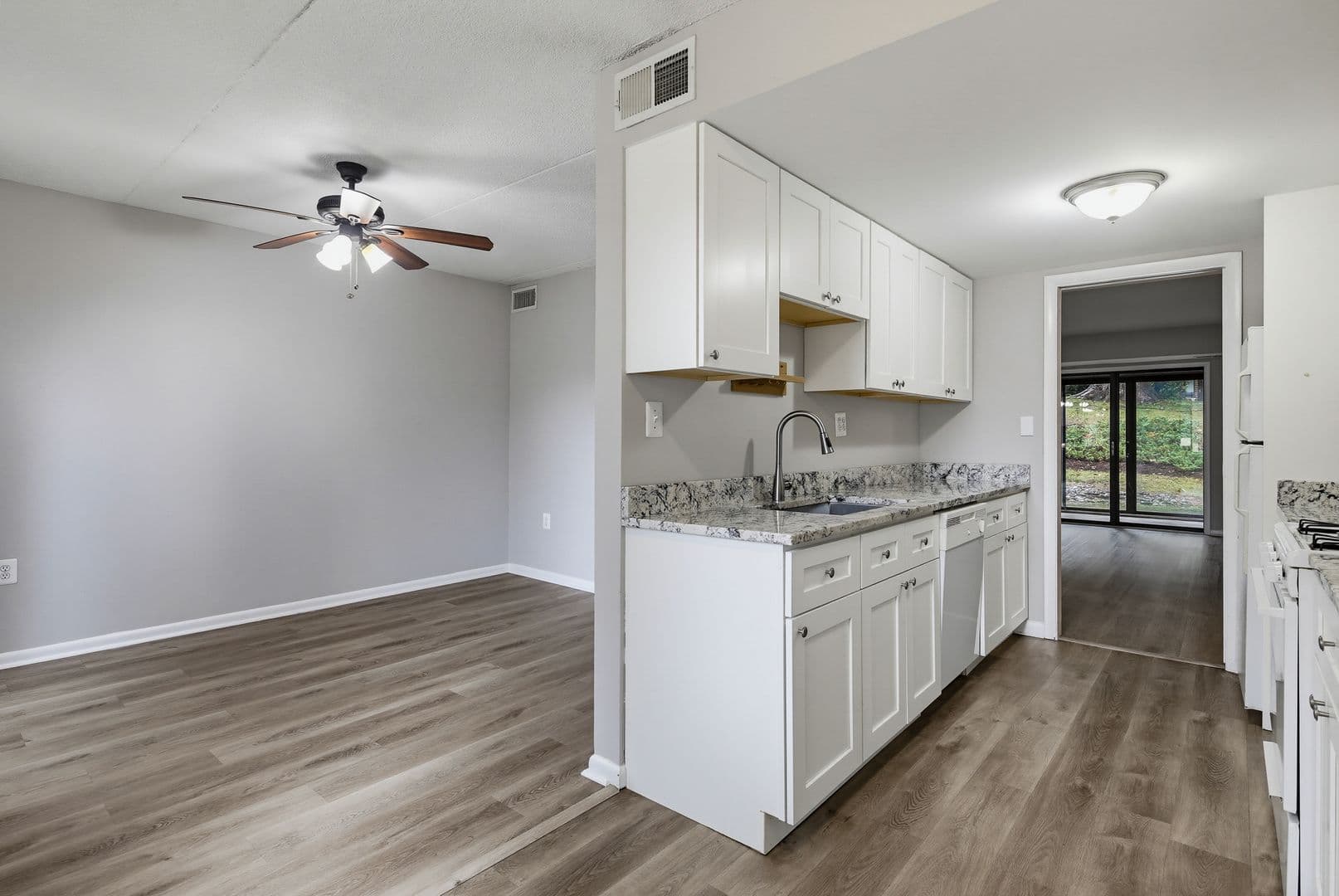 Columbia House: 5247 W Running Brook Apt 101