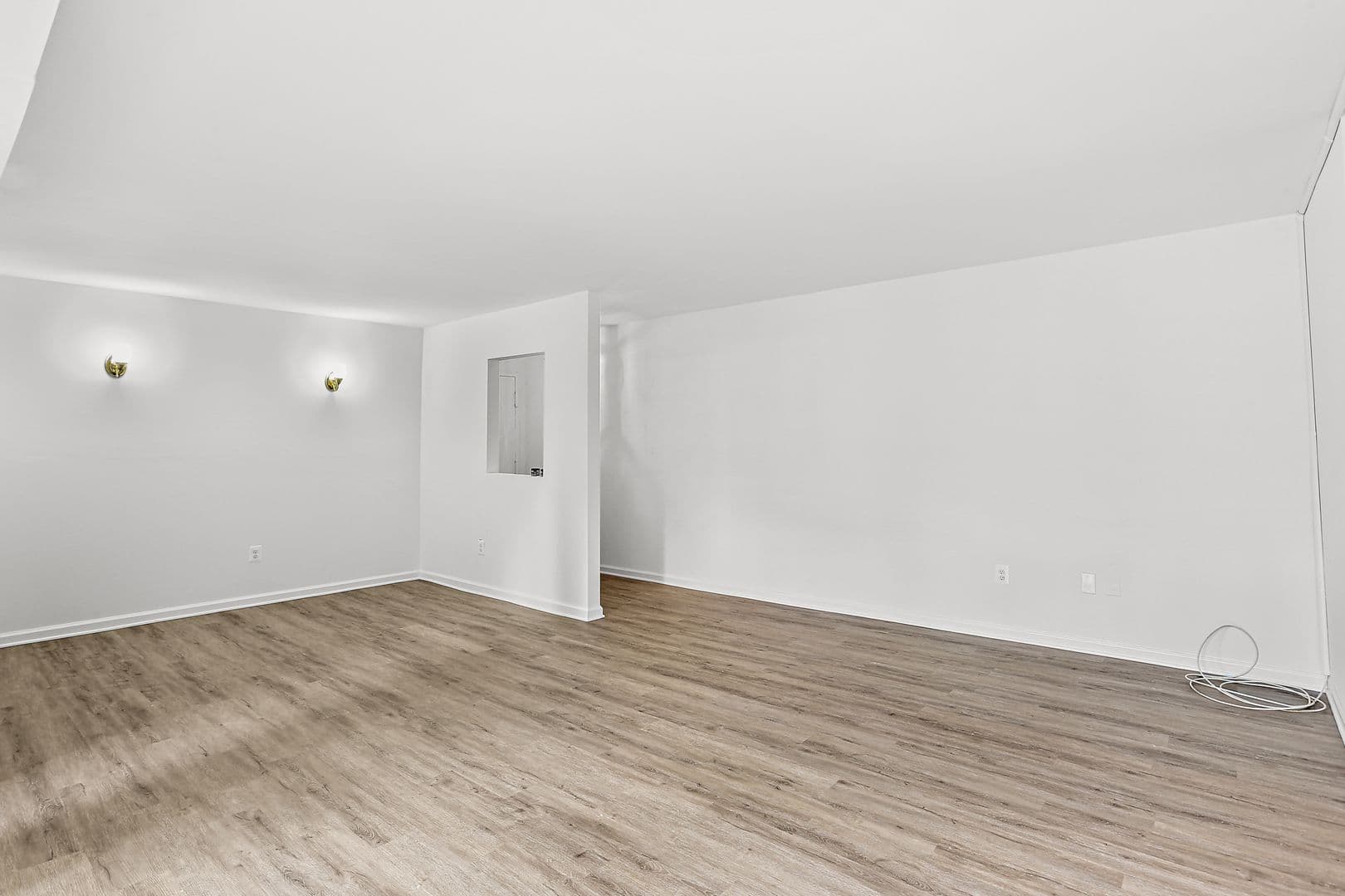 Columbia House: 9629 White Acre Road