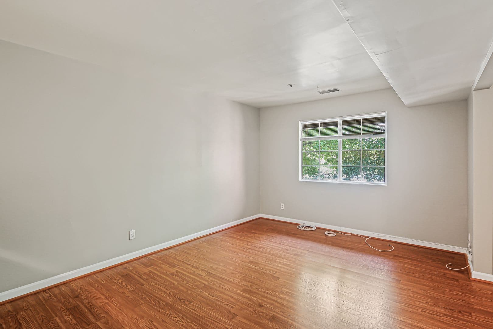 Columbia House: 4906 Columbia Road