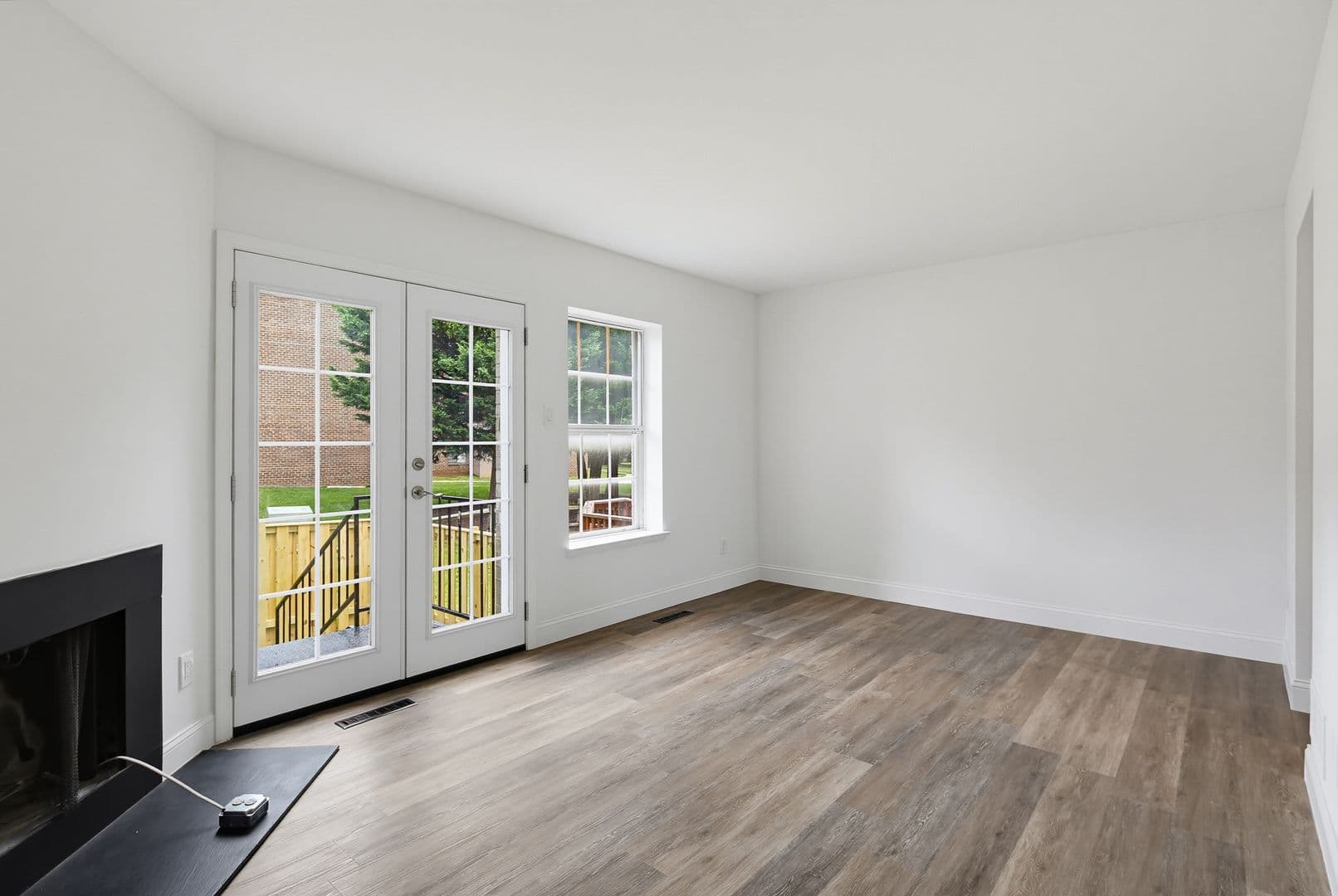Columbia House: 8769 Hayshed Ln, Unit #3-3