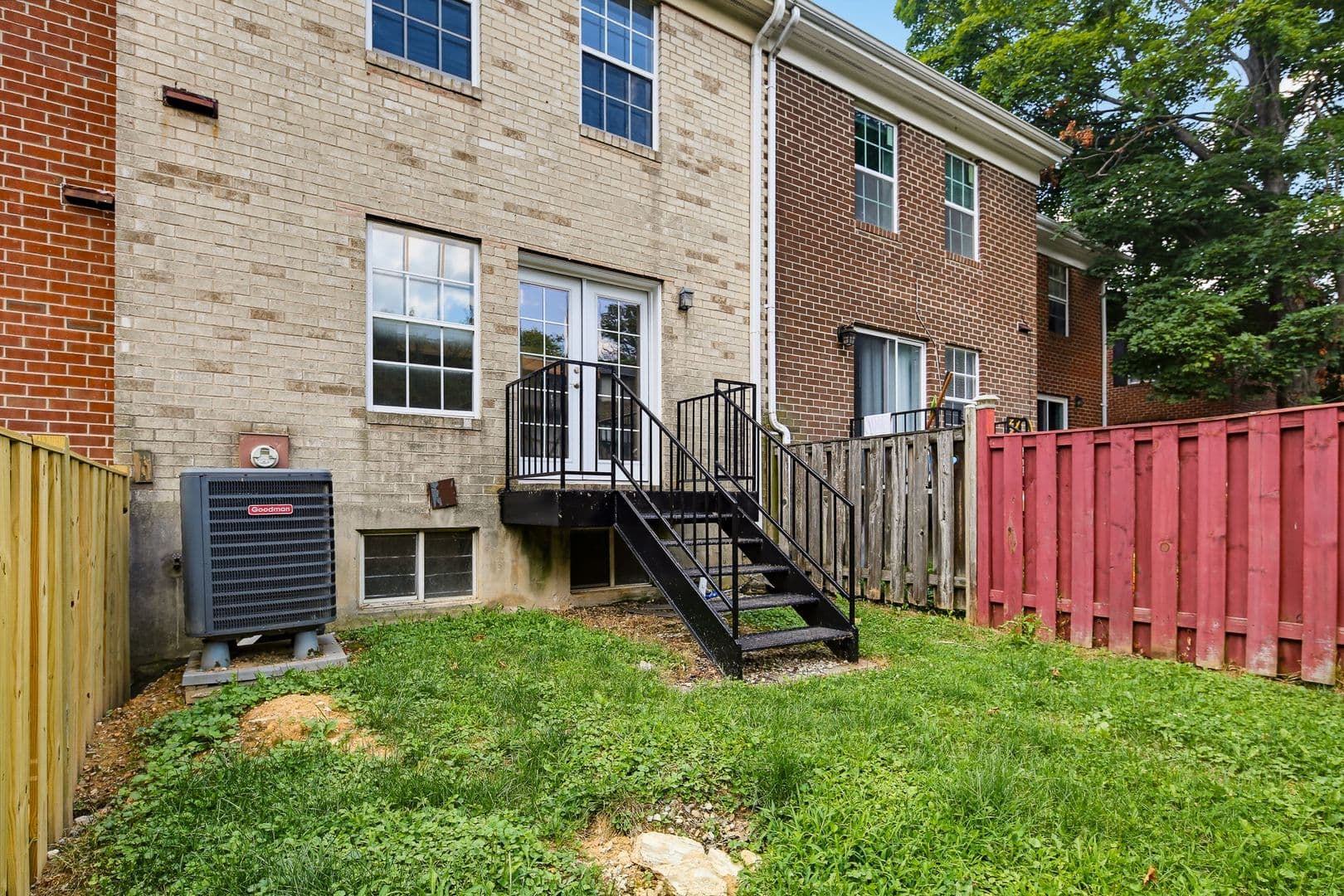 Columbia House: 8769 Hayshed Ln, Unit #3-3