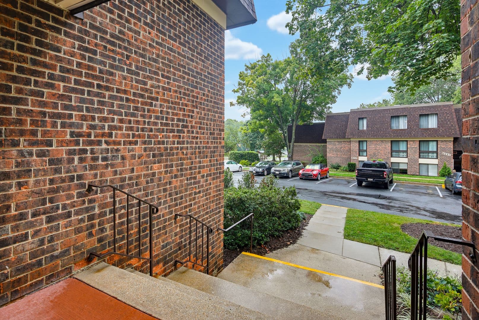 Columbia House: 5247 W Running Brook Apt 101