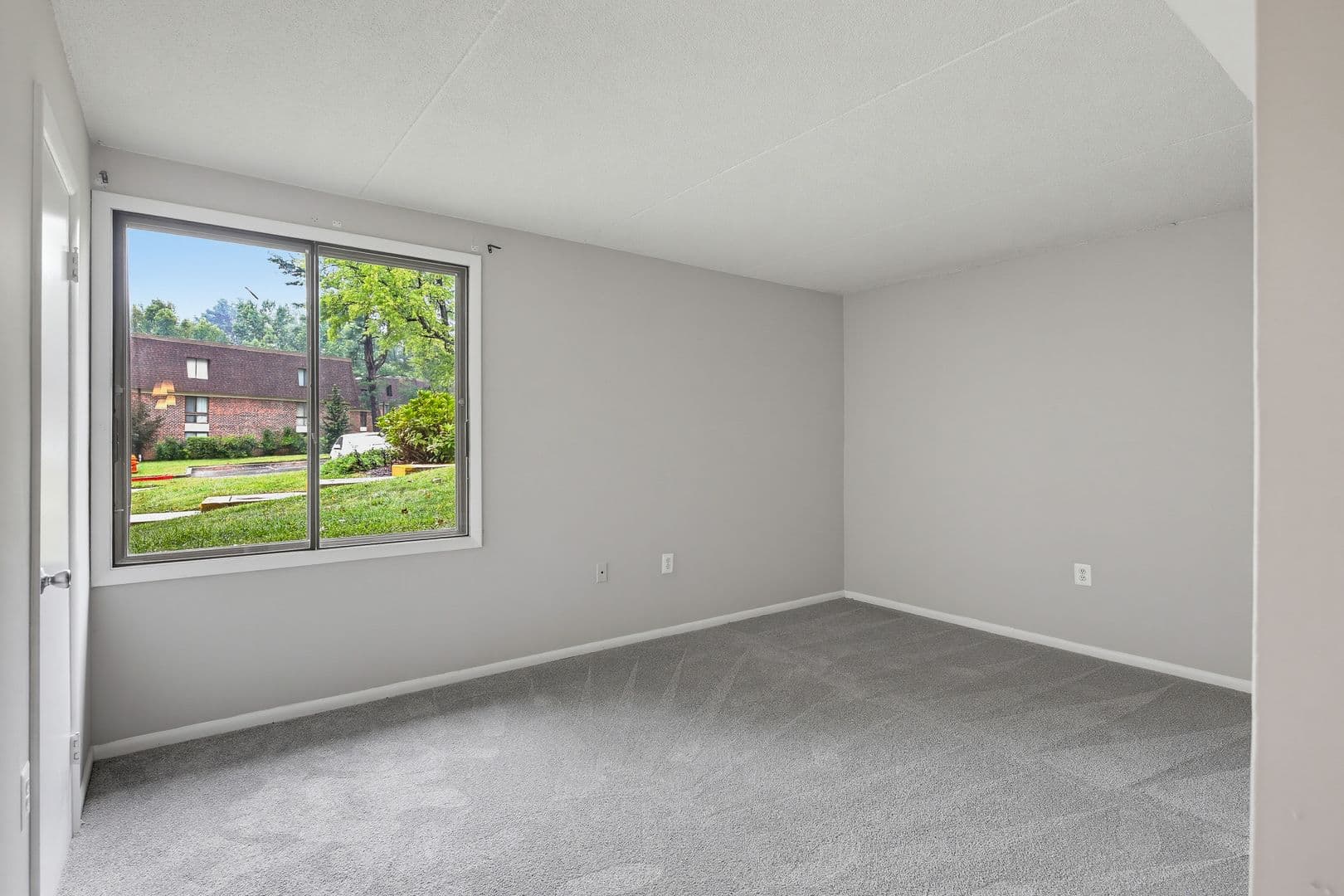 Columbia House: 5247 W Running Brook Apt 101
