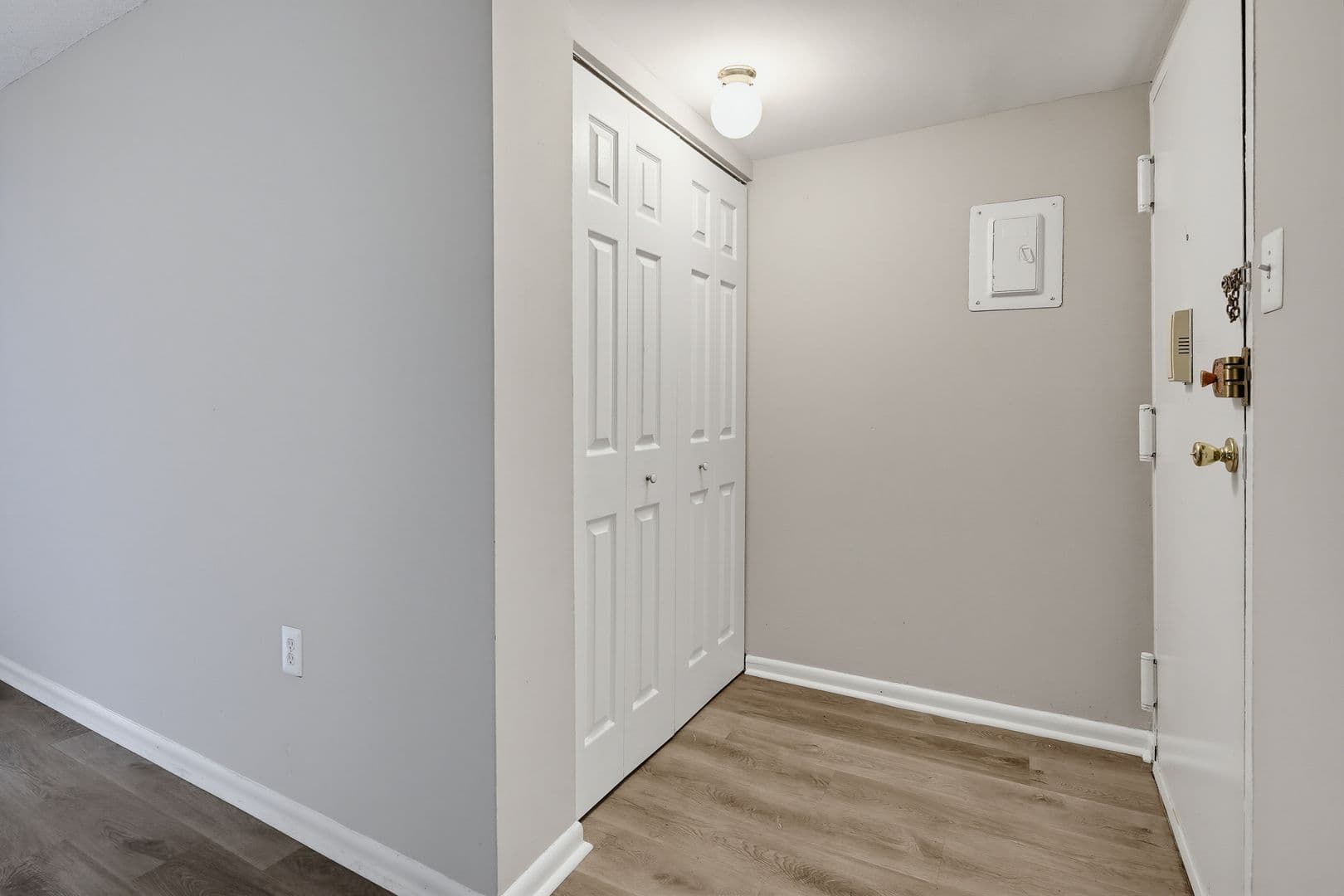 Columbia House: 5247 W Running Brook Apt 101