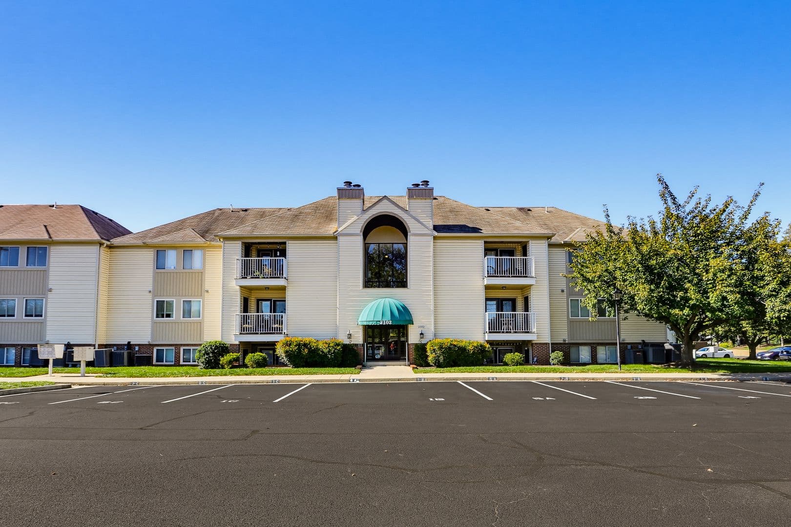Frederick House: 2102 Whitehall Rd Unit #1C