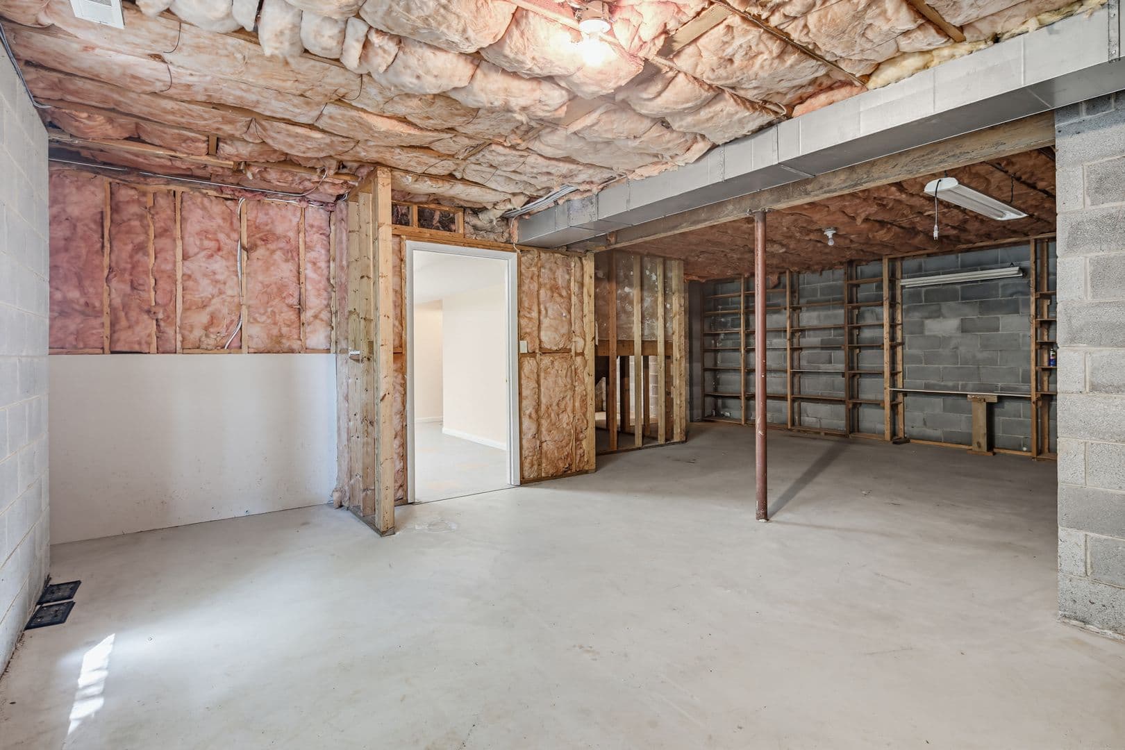 Columbia House: 6103 Triangle Drive