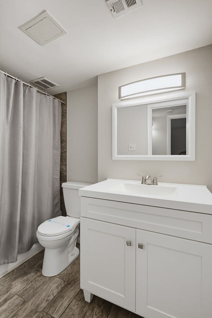 Columbia House: 5247 W Running Brook Apt 101