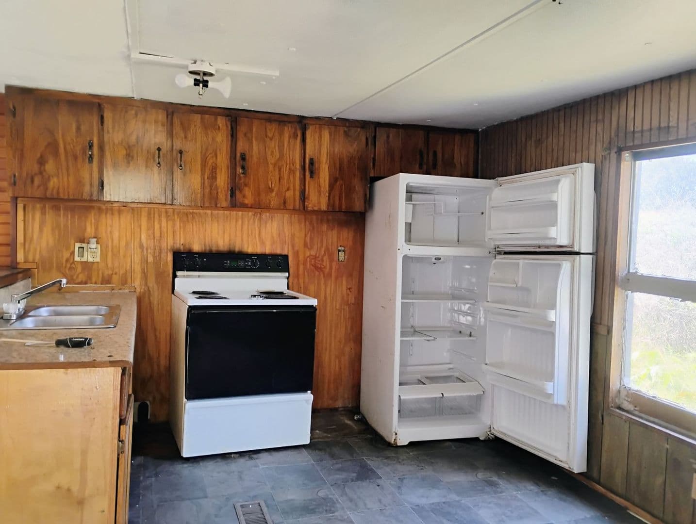 NLR House: 5818 Snoopy Ln