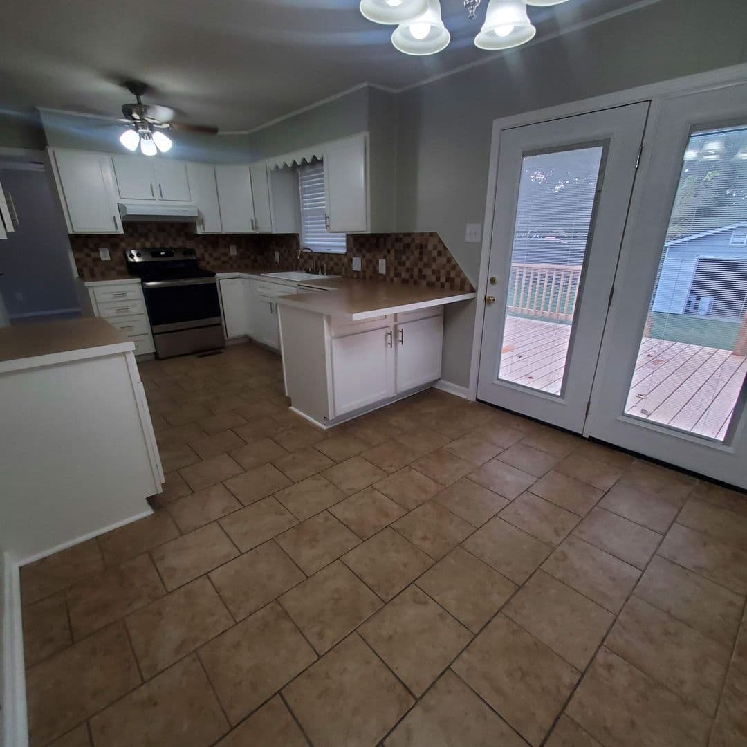 Sherwood House: 702 Wildwood