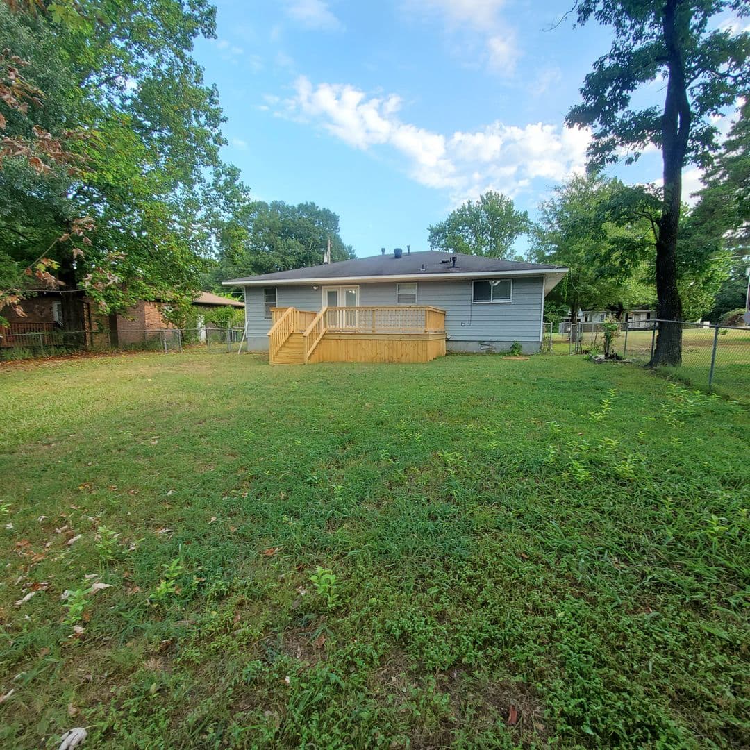 Sherwood House: 702 Wildwood