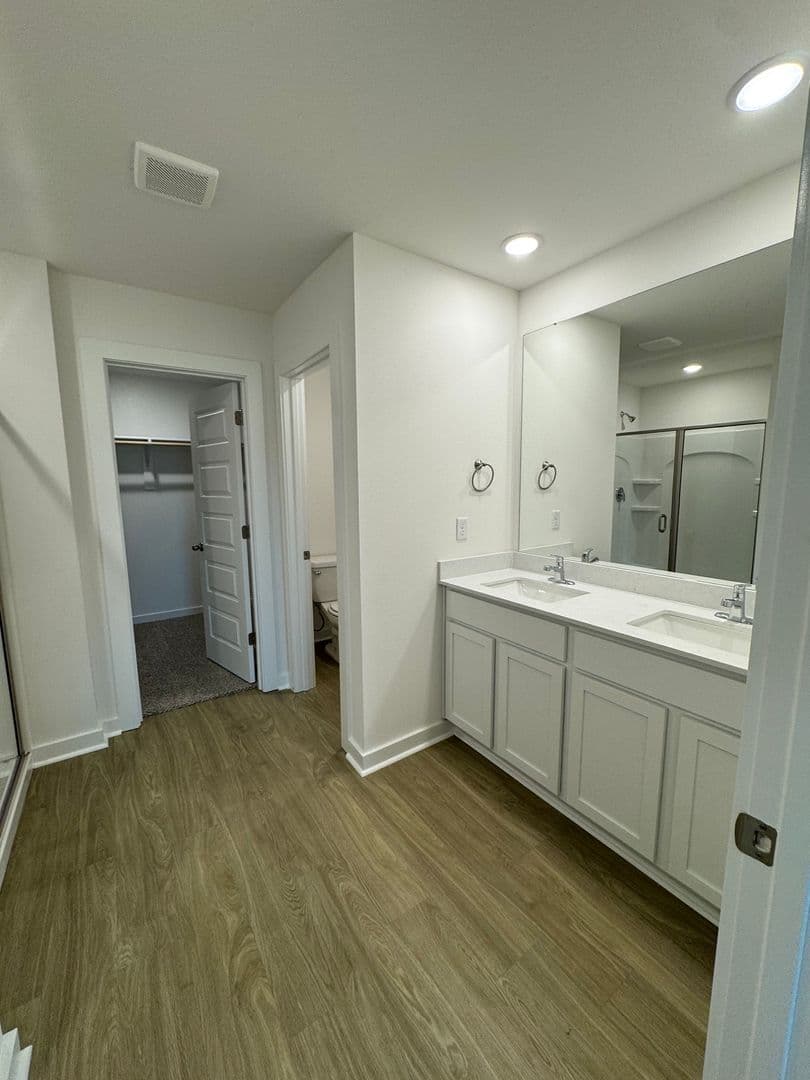 Alexander House: 6316 Warwick