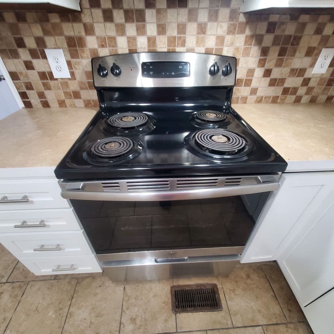 Sherwood House: 702 Wildwood