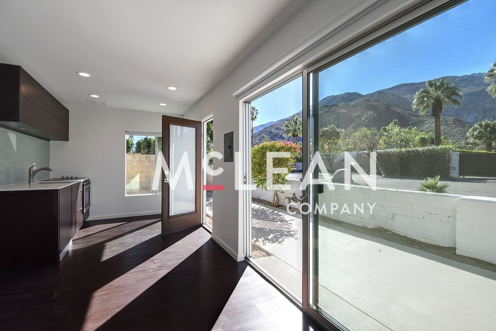 Palm Springs Apartment: 641 North Palm Canyon Drive