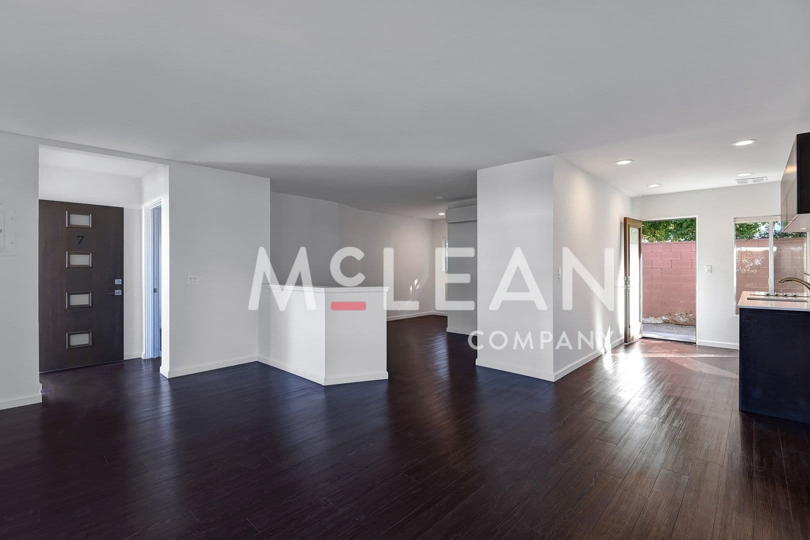 Palm Springs Apartment: 641 North Palm Canyon Drive