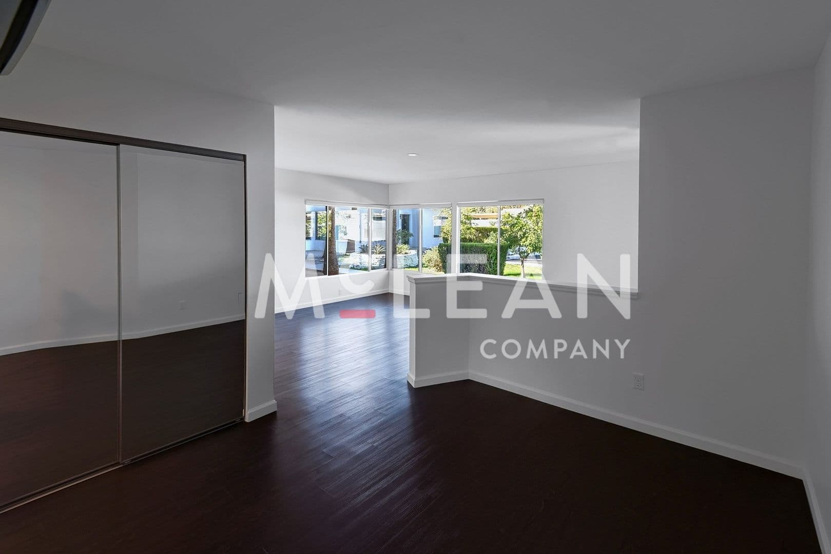 Palm Springs Apartment: 641 North Palm Canyon Drive