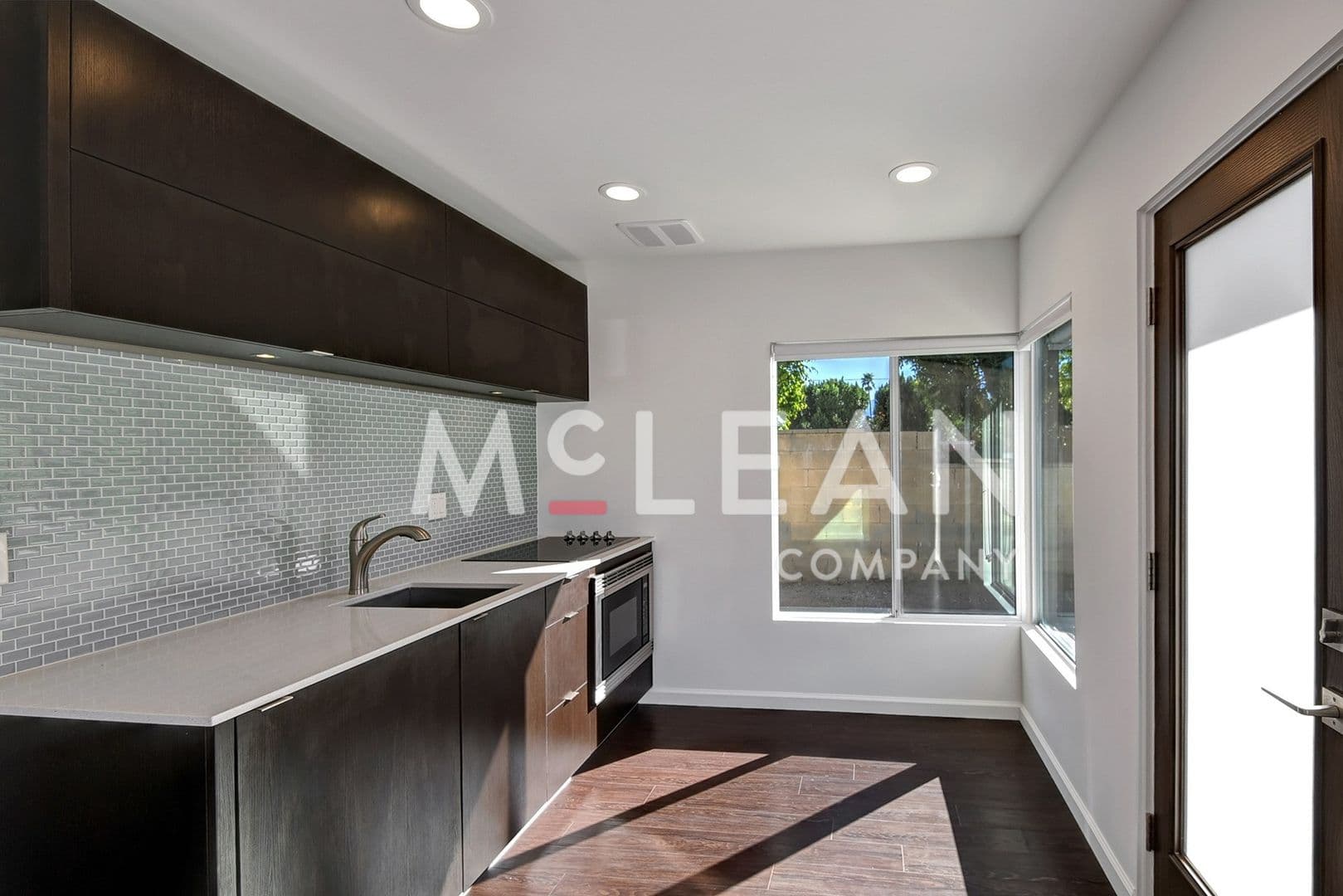 Palm Springs Apartment: 641 North Palm Canyon Drive