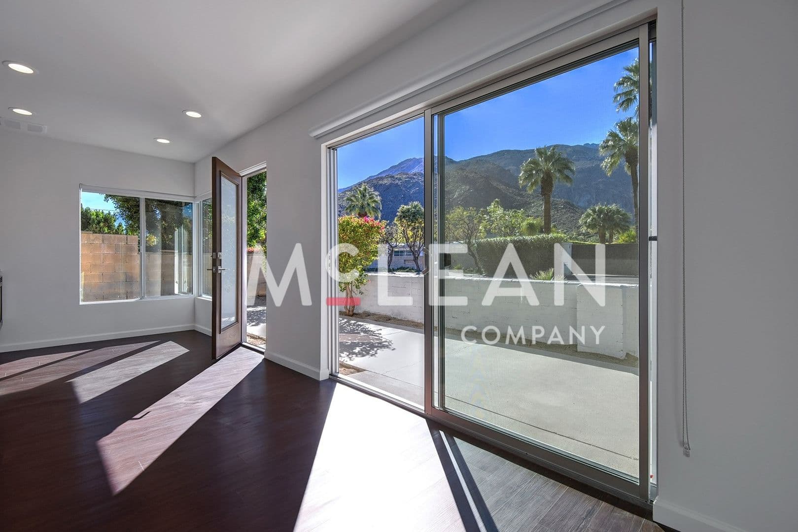 Palm Springs Apartment: 641 North Palm Canyon Drive