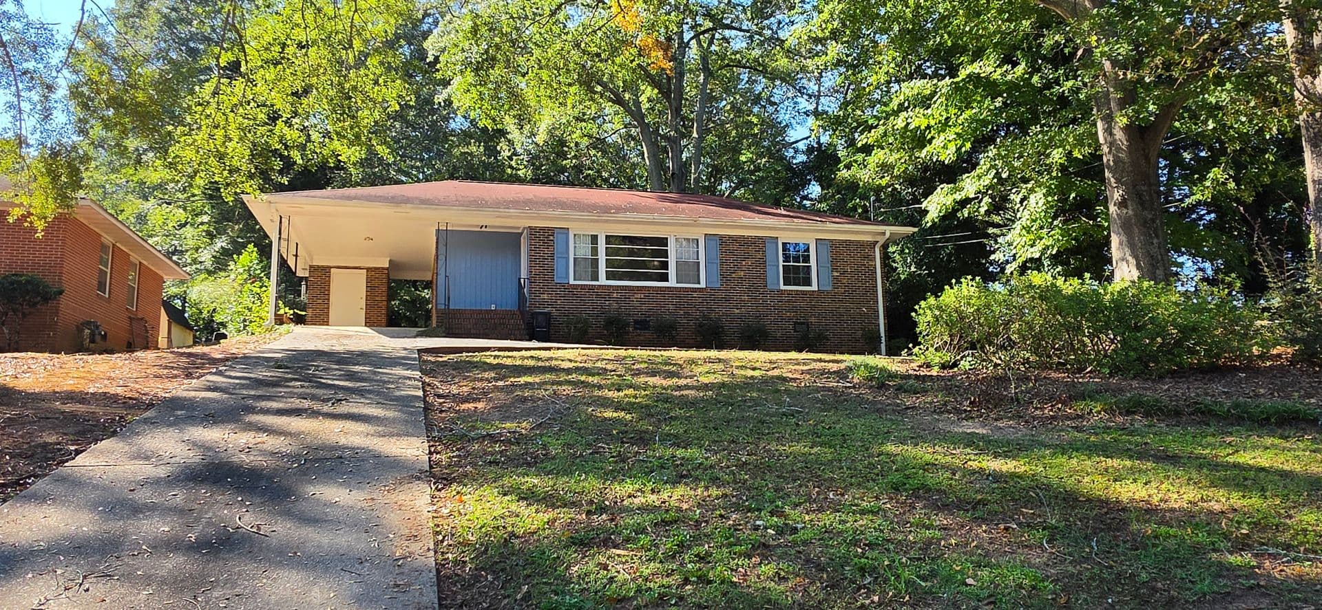 Griffin House: 1541 Oakhill Dr