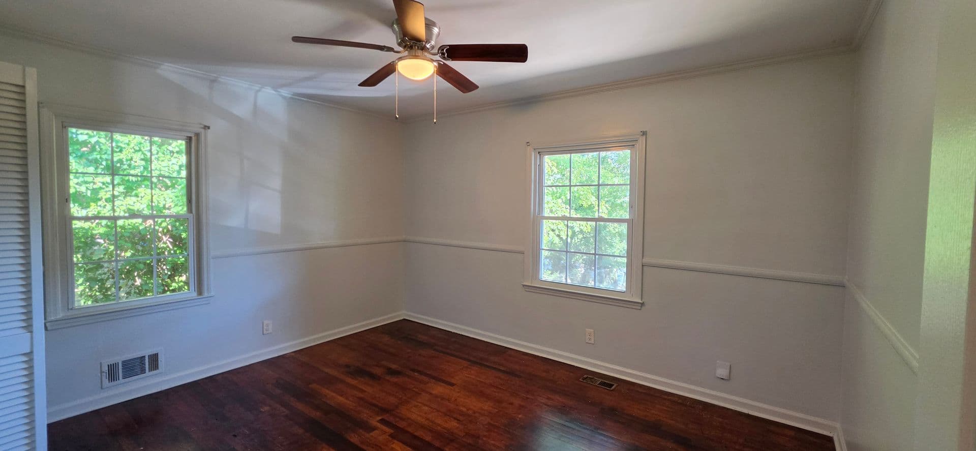 Griffin House: 1541 Oakhill Dr