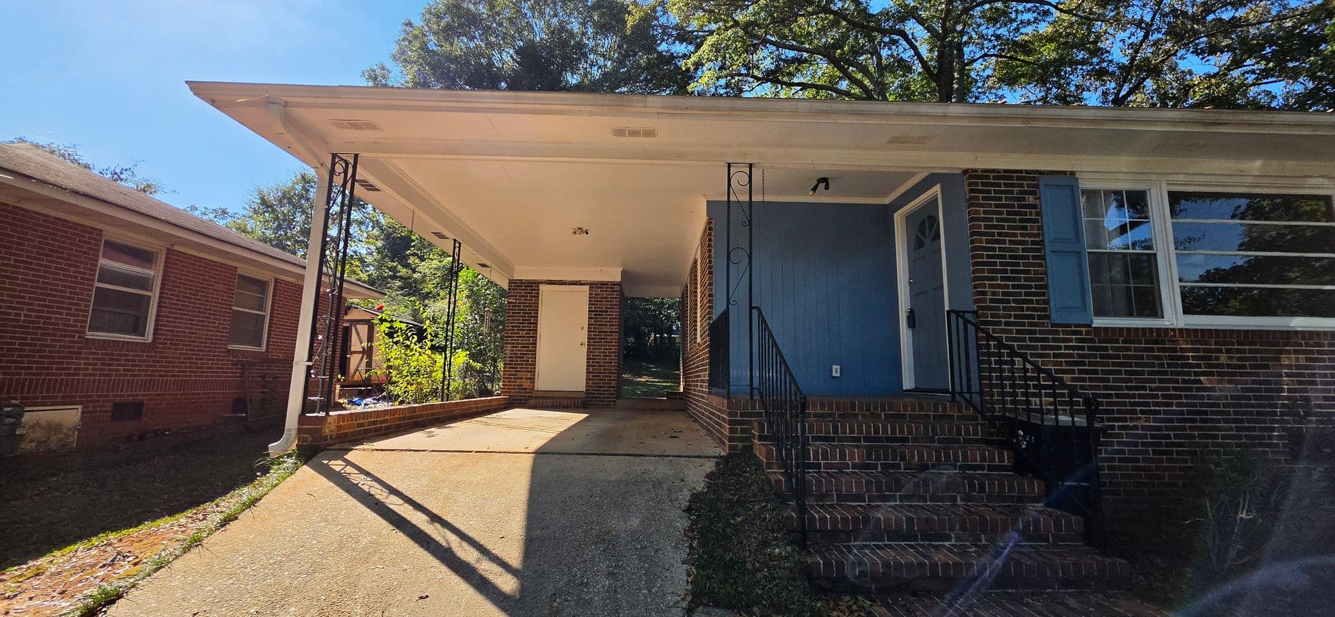 Griffin House: 1541 Oakhill Dr