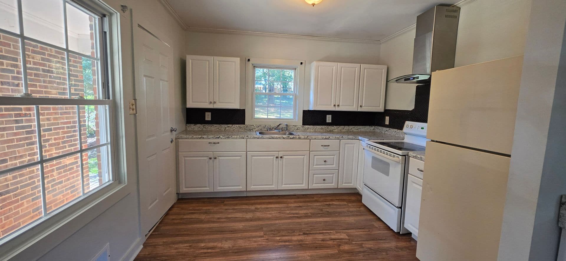 Griffin House: 1541 Oakhill Dr