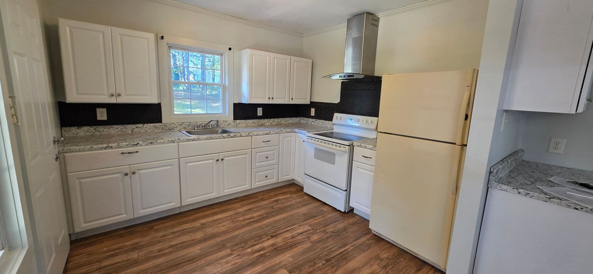Griffin House: 1541 Oakhill Dr
