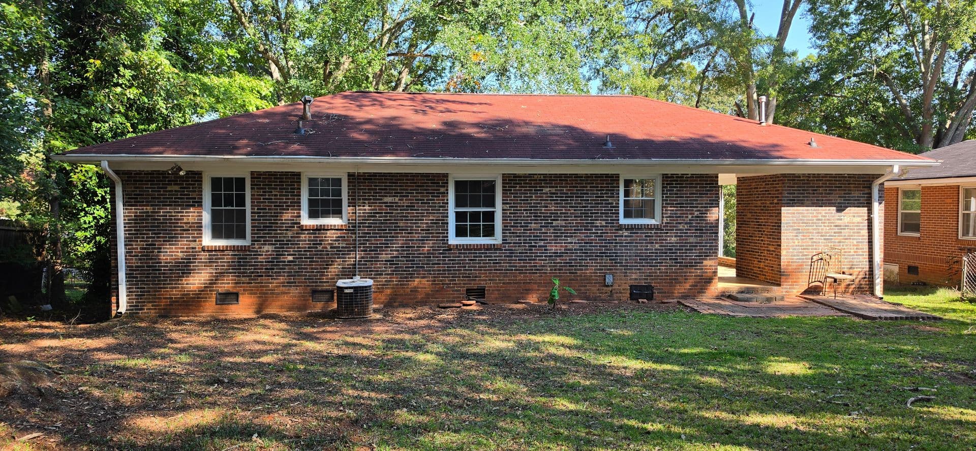 Griffin House: 1541 Oakhill Dr