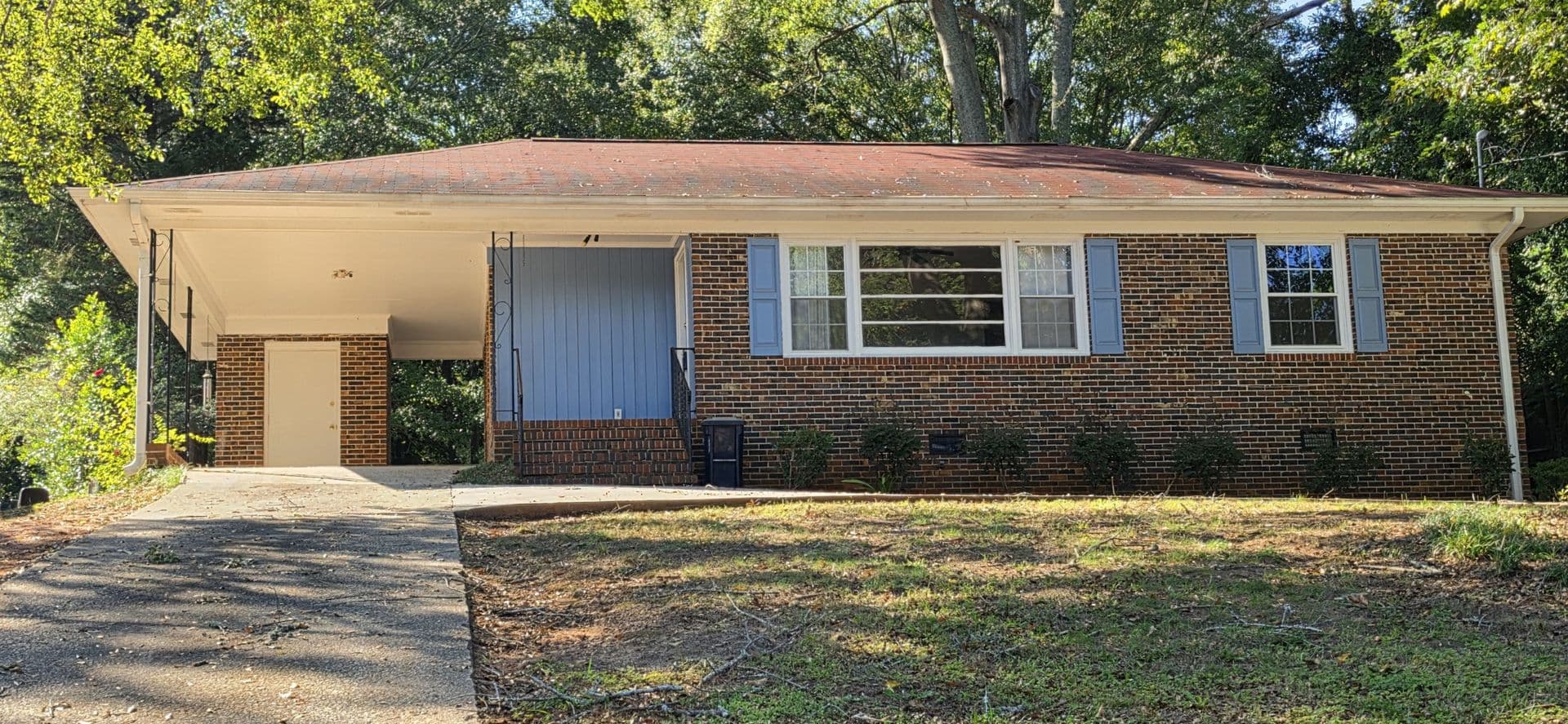 Griffin House: 1541 Oakhill Dr