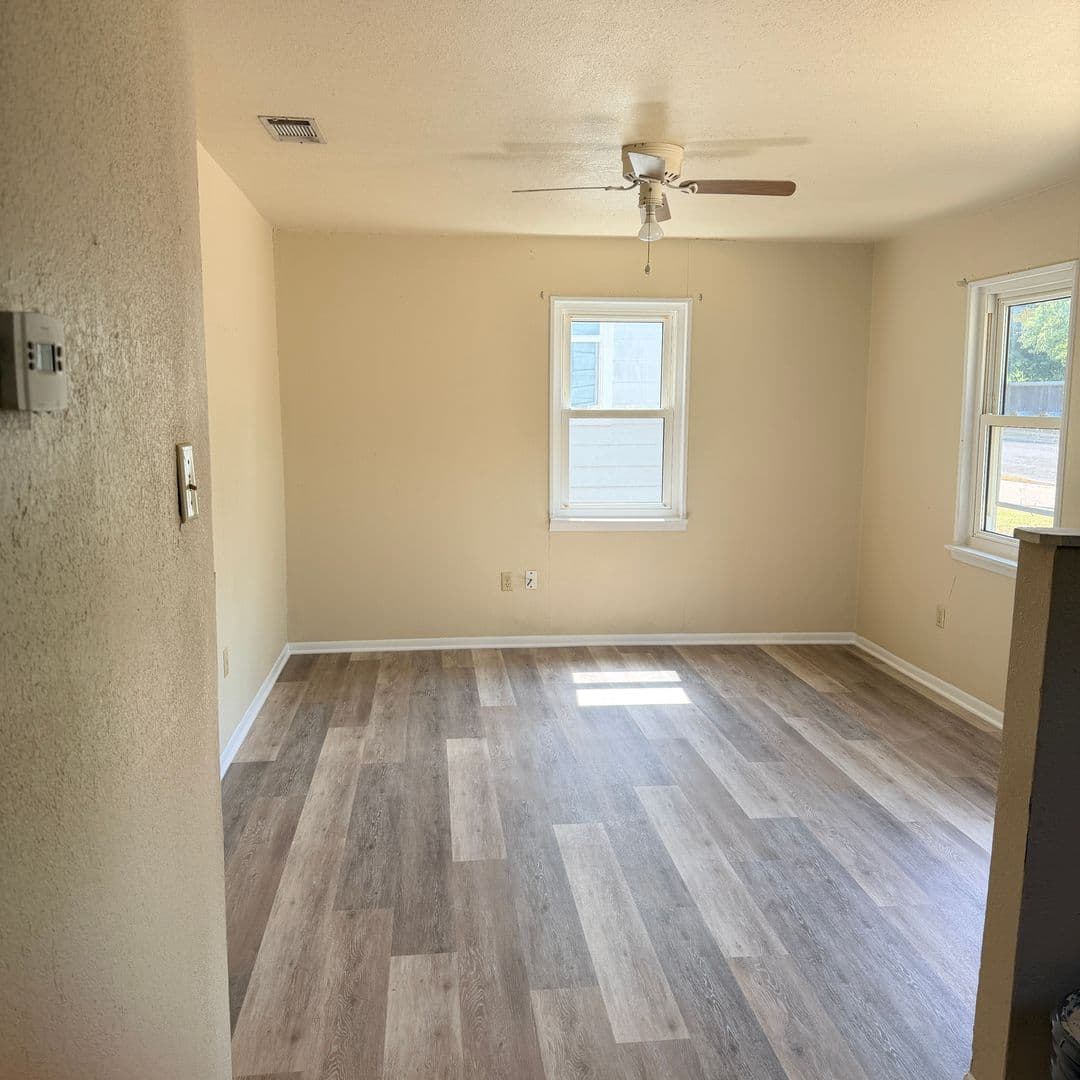 Copperas Cove House: 901 S 19th St