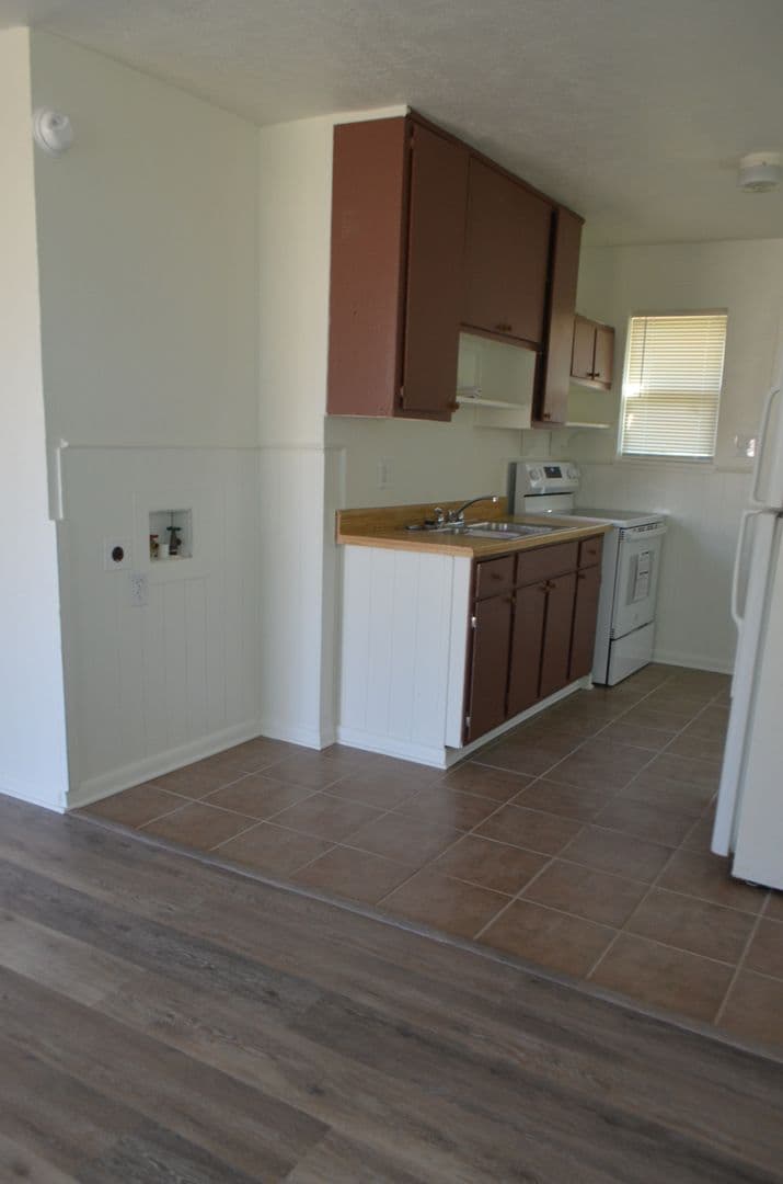 Copperas Cove House: 705 W Ave B