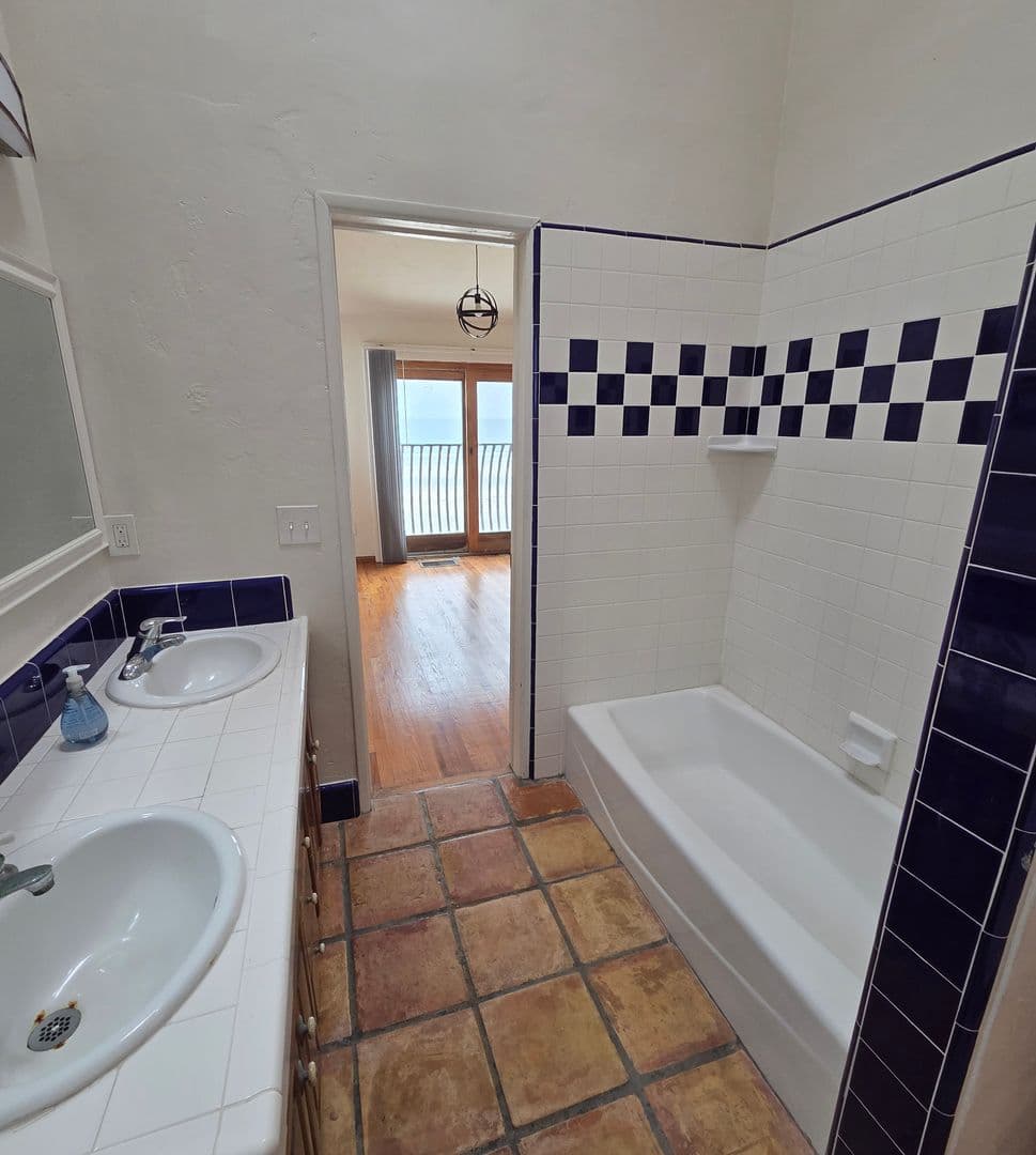 Imperial Beach House: 650 Ocean Lane