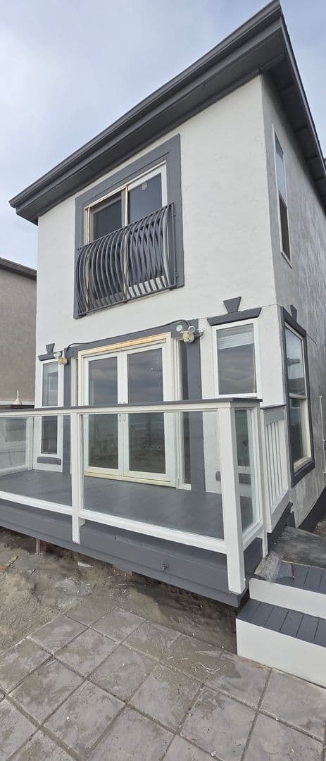 Imperial Beach House: 650 Ocean Lane