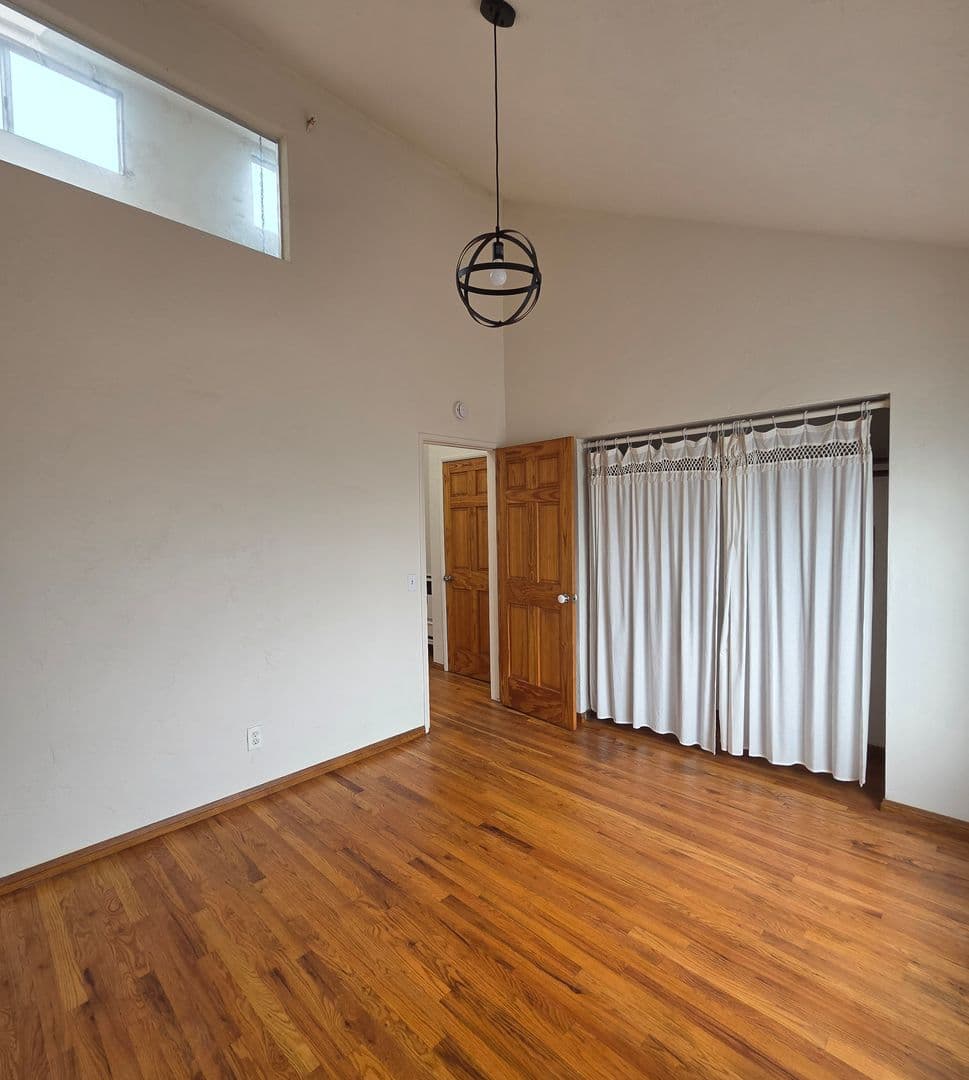 Imperial Beach House: 650 Ocean Lane