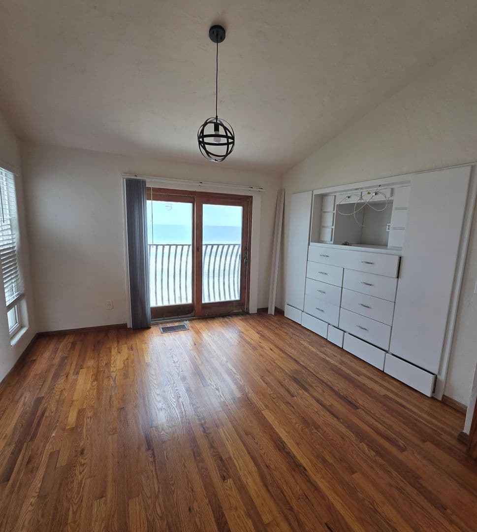 Imperial Beach House: 650 Ocean Lane