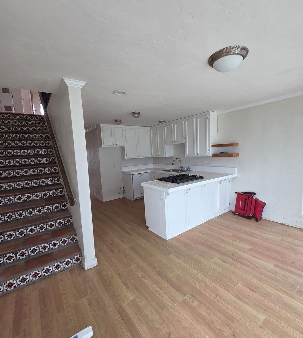 Imperial Beach House: 650 Ocean Lane