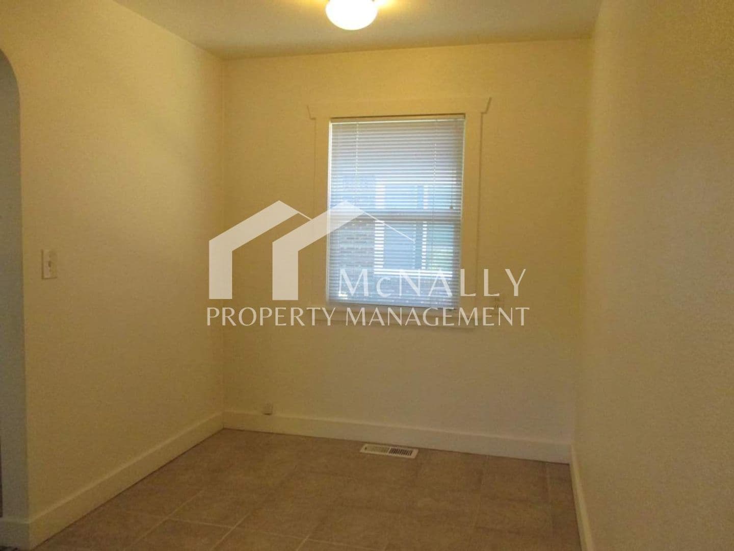 Tacoma Apartment: 614 So. I St