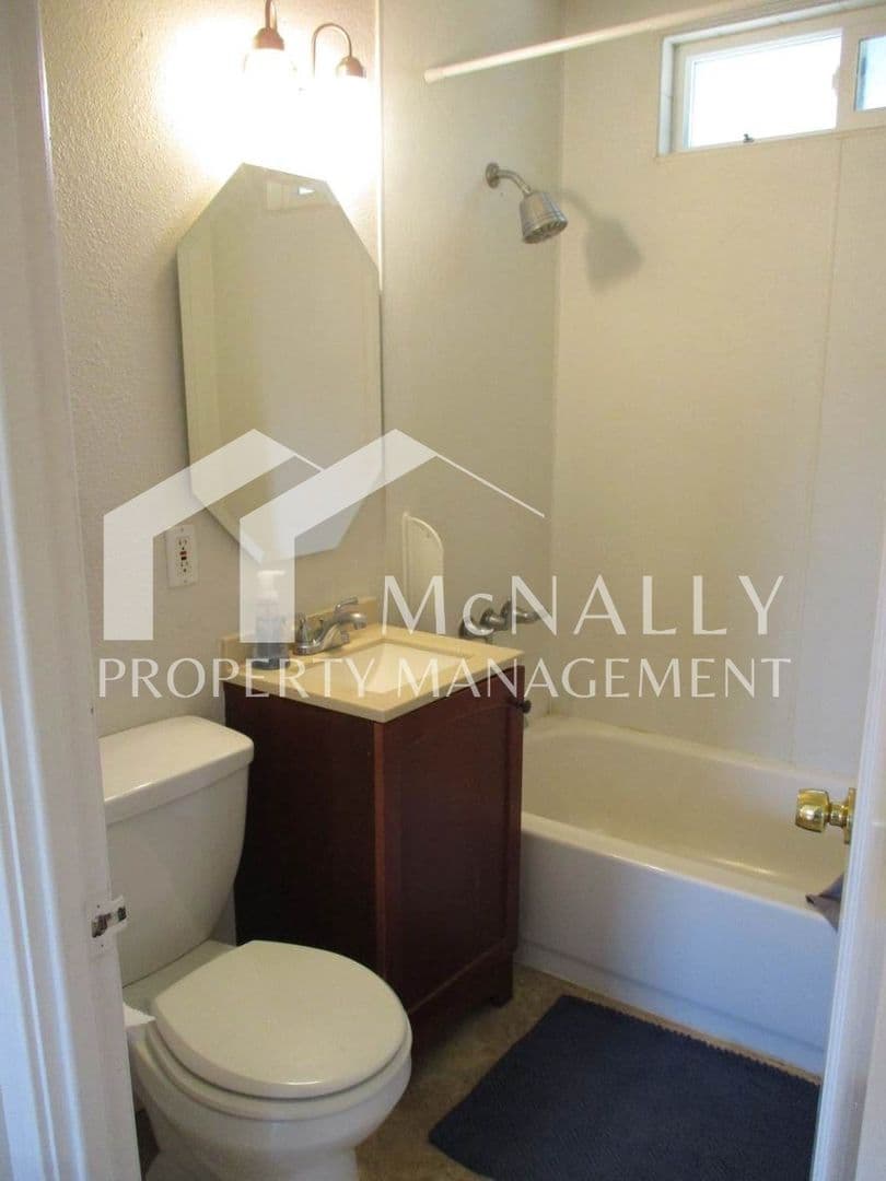 Gig Harbor House: 3309 Tarabochia St