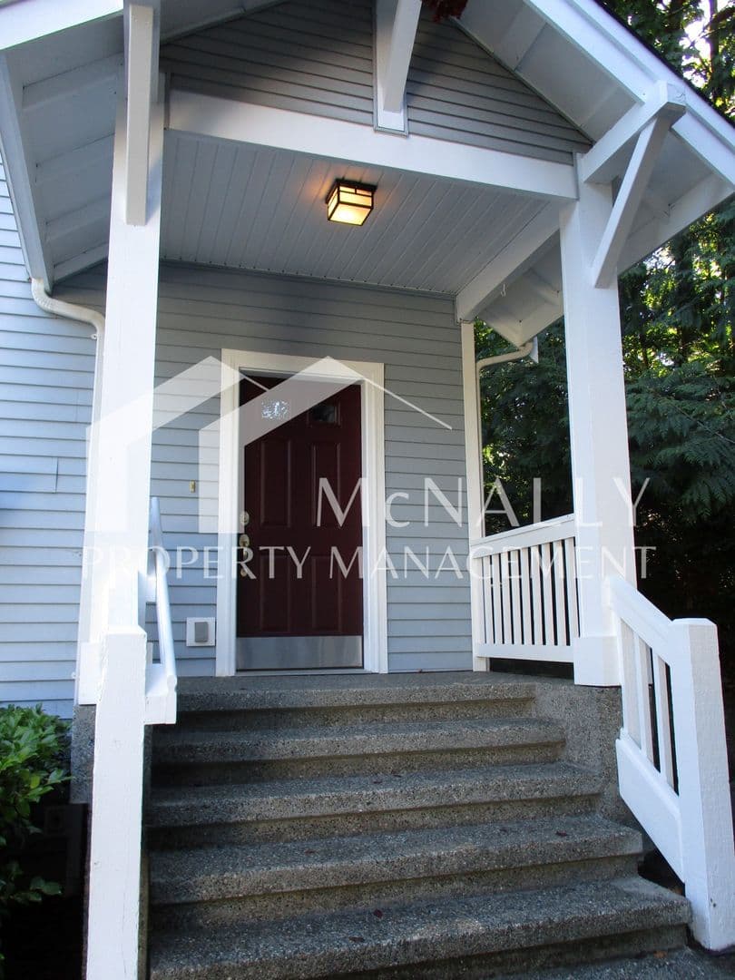 Gig Harbor House: 7403 Larkspur Ct.