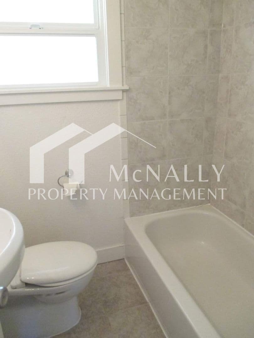 Tacoma Apartment: 614 So. I St