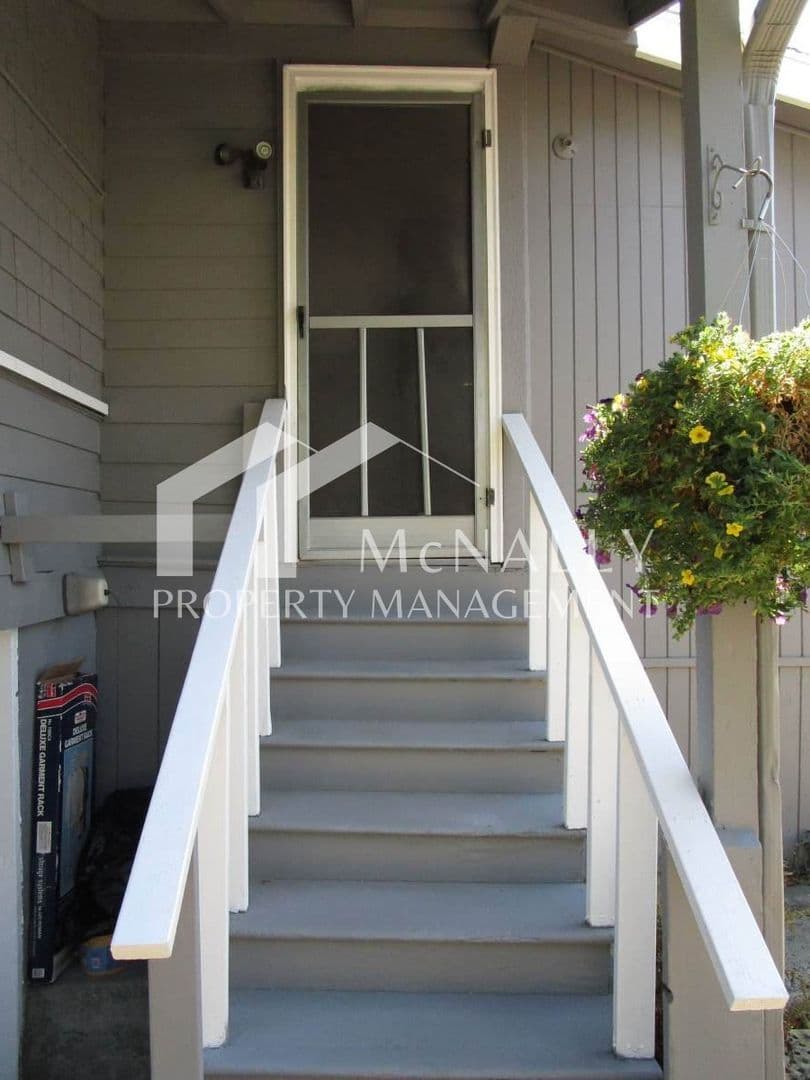 Tacoma House: 1814 N Proctor